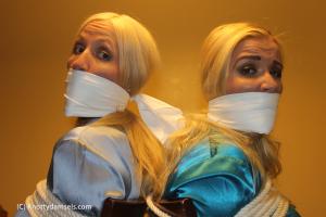 www.knottydamsels.com - Whitney Morgan & Amanda Foxx: Classic Damsels thumbnail